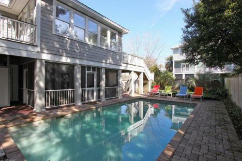 3008 Hartnett Boulevard