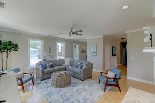 8 44th Avenue
