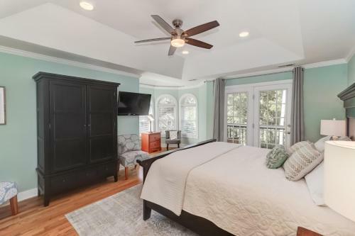 28 Fairway Oaks