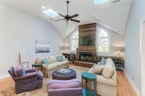 28 Fairway Oaks