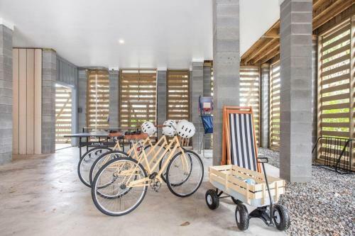 Pelican - Modern Beach Retreat W Patio & Pool