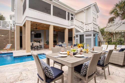 Pelican - Modern Beach Retreat W Patio & Pool