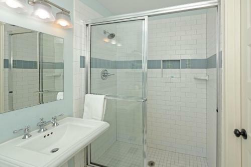 1030 Sparrow Pond Cottage