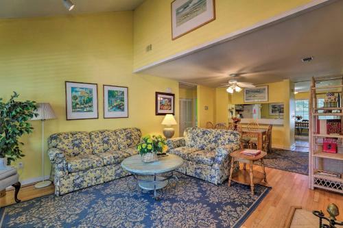 Breezy Southern Retreat With Deck - Walk To Beach!