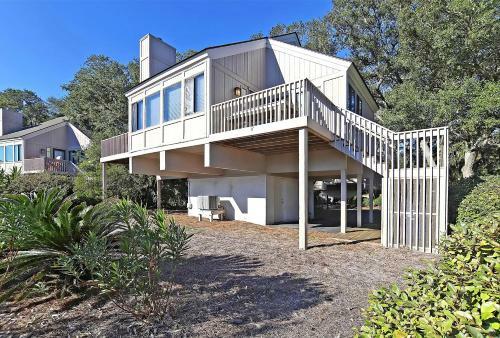 Updated Seabrook Villa -- Near Beach & Pool! Villa
