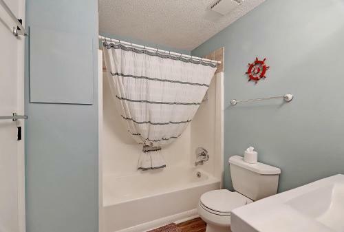 Updated Seabrook Villa -- Near Beach & Pool! Villa