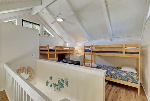Updated Seabrook Villa -- Near Beach & Pool! Villa