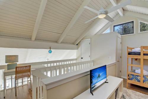 Updated Seabrook Villa -- Near Beach & Pool! Villa