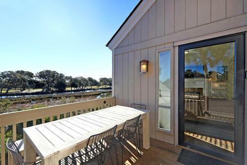 Updated Seabrook Villa -- Near Beach & Pool! Villa