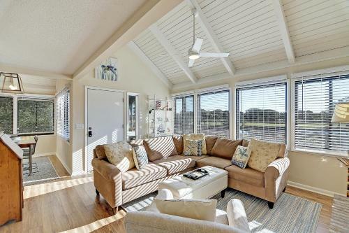 Updated Seabrook Villa -- Near Beach & Pool! Villa
