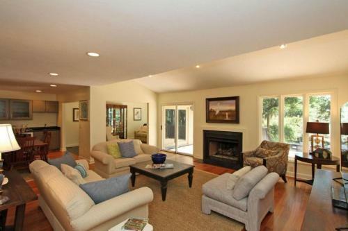 7 Edgewater Ally