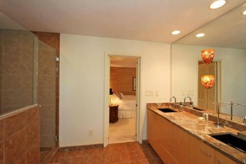 7 Edgewater Ally
