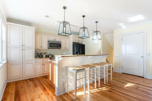 Sand Dune & Sea Shell - 2 Home Rental W 12 Brs