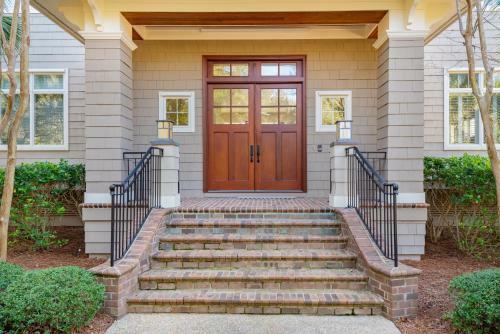 100 Surfsong Road