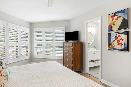 4676 Tennis Club Villa