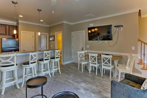 Myrtle Beach Home With Pool Access - Walk To Beach!