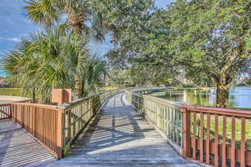Apartamento Beautiful Lakefront Condo - 5 Min Walk To Beach!