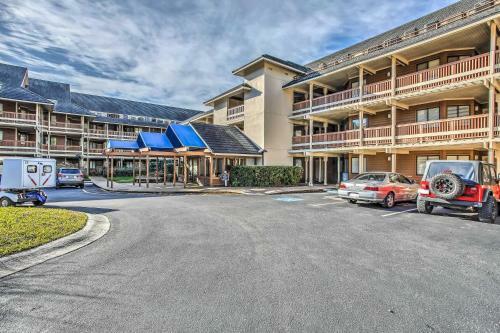Apartamento Beautiful Lakefront Condo - 5 Min Walk To Beach!