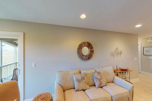 2123 Bay Point