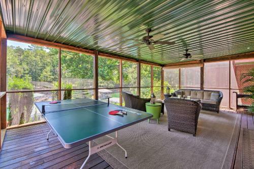 Lakefront Keowee Retreat With Dock About 14 Mi To Clemson