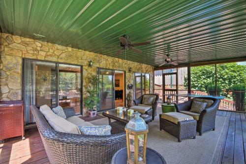 Lakefront Keowee Retreat With Dock About 14 Mi To Clemson