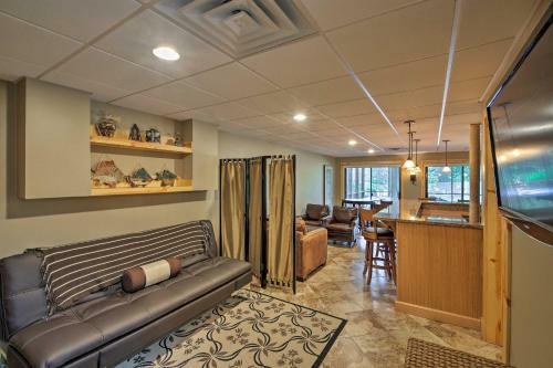 Lakefront Keowee Retreat With Dock About 14 Mi To Clemson