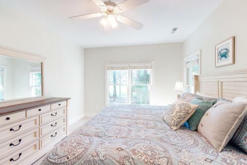 3074 Baywood
