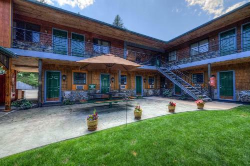 Hotel Cedar Wood Inn