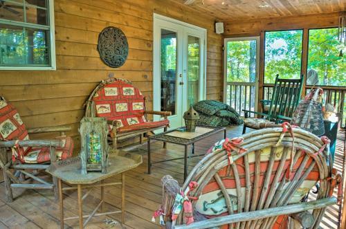 Picturesque Lake Hartwell Home With Pool And Golf Access!