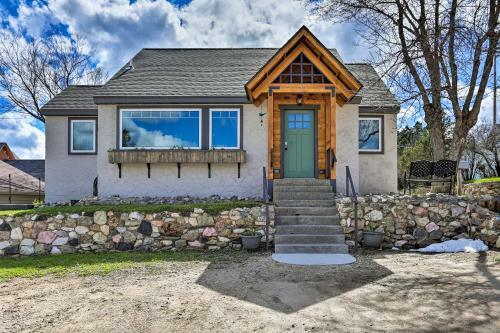 Cozy Custer Cottage With Deck Walk To Shops And Food!