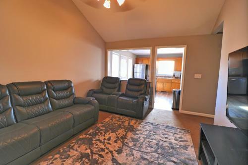 Beautiful Cul-de-sac Home!!! With A Fenced In Yard!