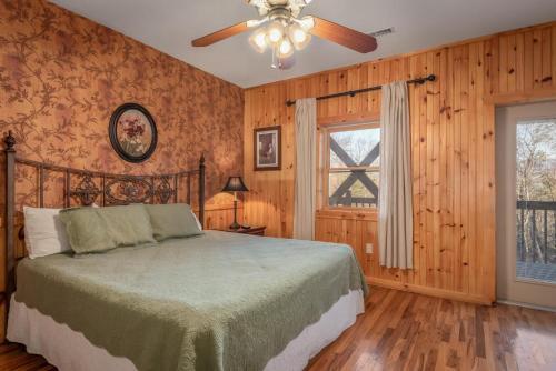 A Wolf's Den Cabin