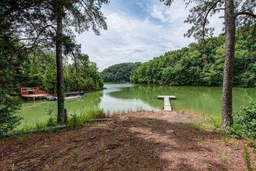 Douglas Lake Hilltop Hideaway