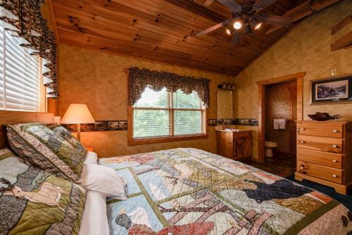 Douglas Lake Hilltop Hideaway