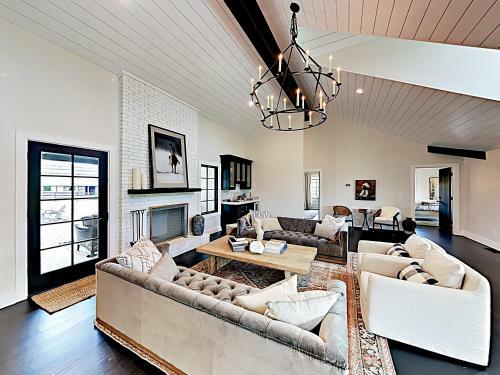 New Listing! Stunning Ranch Home On 10-acre Farm Home