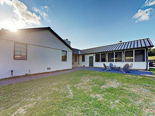 New Listing! Stunning Ranch Home On 10-acre Farm Home