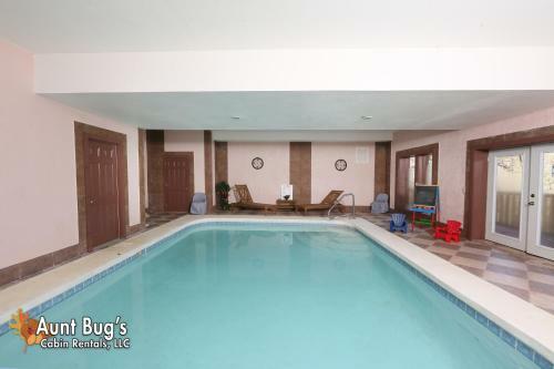 Swimmin With Bears #375 By Aunt Bug's Cabin Rentals