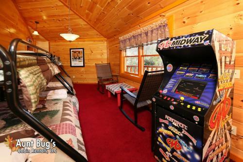 Swimmin With Bears #375 By Aunt Bug's Cabin Rentals