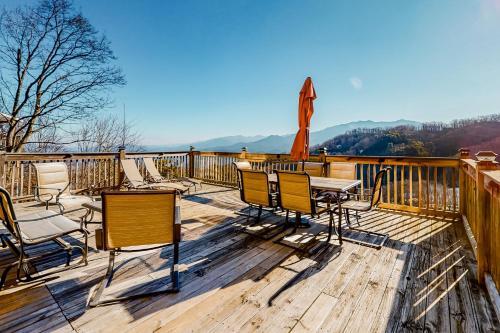 Bears On Skis A Smoky Mountain Lodge
