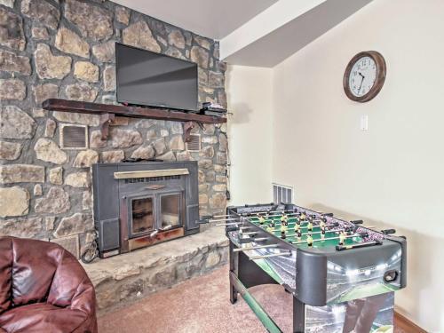 Unique Gatlinburg Cabin With Decks, Hot Tub, Fire Pit