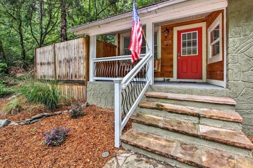 Rustic Cabin With Hot Tub And Deck About 10 Mi To Dollywood