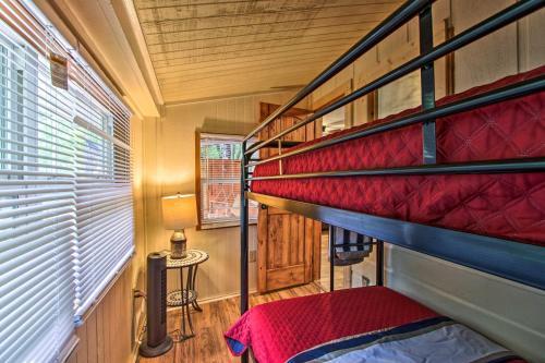 Rustic Cabin With Hot Tub And Deck About 10 Mi To Dollywood