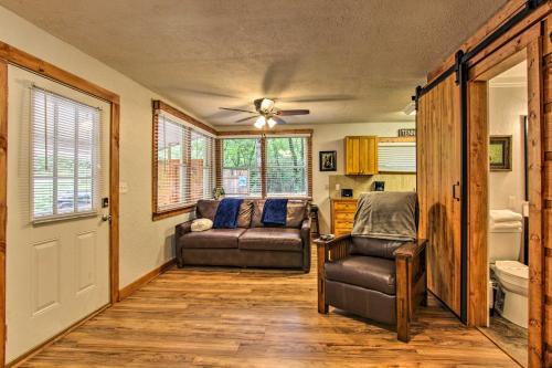 Rustic Cabin With Hot Tub And Deck About 10 Mi To Dollywood