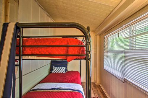 Rustic Cabin With Hot Tub And Deck About 10 Mi To Dollywood