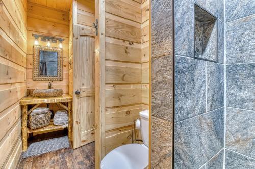Noir Pine Creekside Chalet