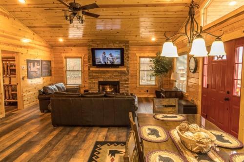 New Two Bedroom Cabin-now Available To Book! Home