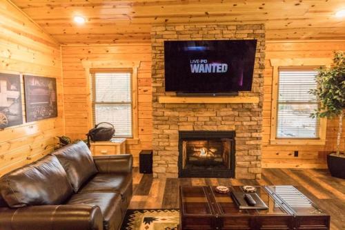 New Two Bedroom Cabin-now Available To Book! Home