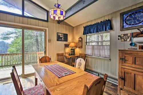 Secluded Mtn-view Cabin With Deck, 2mi To Gatlinburg