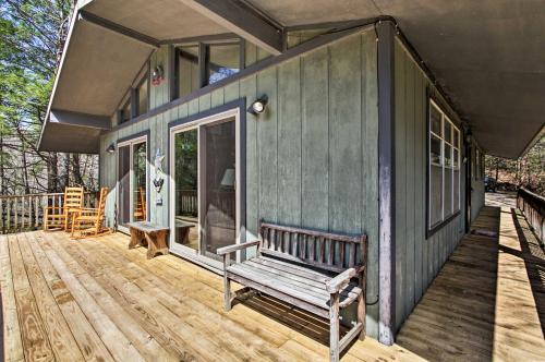 Secluded Mtn-view Cabin With Deck, 2mi To Gatlinburg