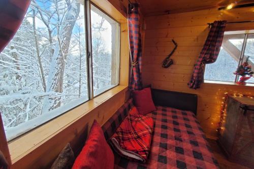 Bear Mountain Retreat - Big Views, Spa, Game Room Home